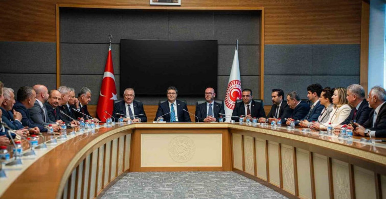 Edremit Belediyesi Heyeti, CHP Genel Başkanı Özgür Özel ile Bir Araya Geldi