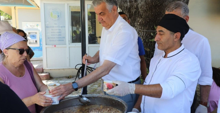 Edremit Belediyesi'nden geleneksel aşure hayrı