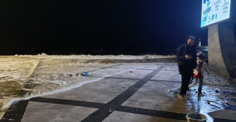 Edremit Körfezi'nde Lodos Hayatı Olumsuz Etkiledi