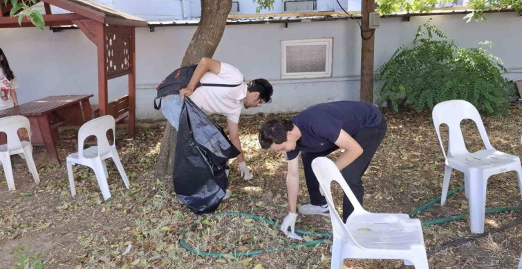Edremit MYO öğrencileri çevre temizliği etkinliği düzenledi