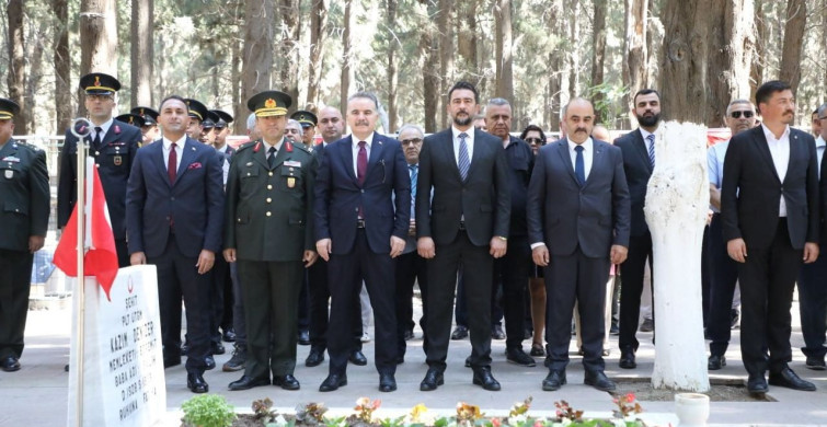 Edremit'te 15 Temmuz şehitleri dualarla anıldı