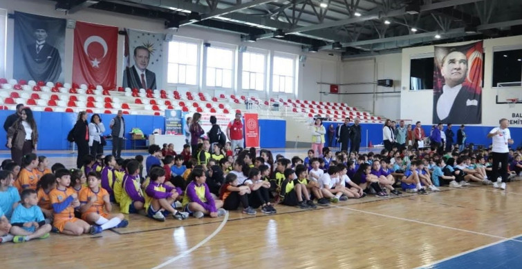Edremit'te 8 Bin Öğrenci Geleneksel Oyunlarla Buluştu