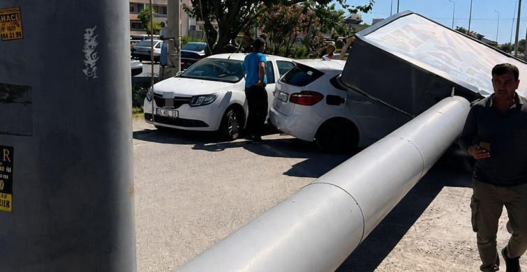 Edremit’te market tabelası devrilmesi paniğe neden oldu