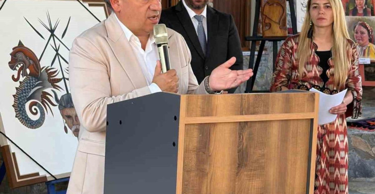 Edremit'te sanat şöleni: 35. uluslararası karma sergisi kapılarını açtı