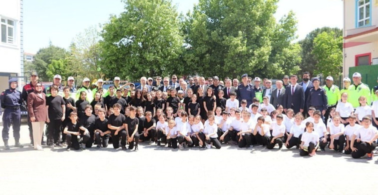 Edremit'te Trafik ve İlkyardım Haftası Coşkuyla Kutlandı