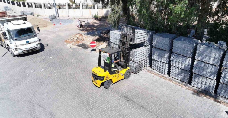 Efeler Belediyesi Şehir Hastanesi Yolunda Parke Taşı Çalışmaları Başlattı