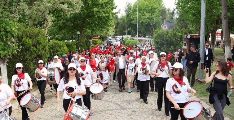 Efeler'de 19 Mayıs Coşkusuyla Gençlik Şenliği