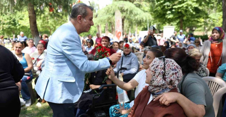 Efeler’de Anneler Günü Şenliği Coşkusu