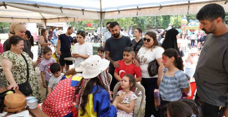 Efeler'de çocuklar şenlikte buluştu
