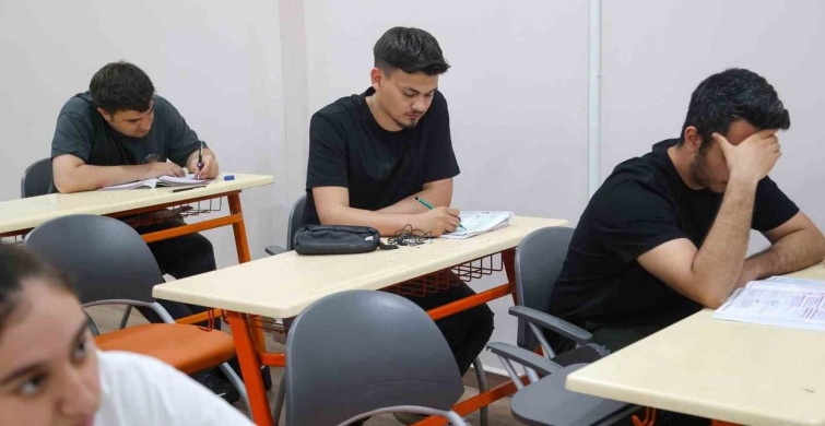 Efeler'de Gençlere Sınav Desteği