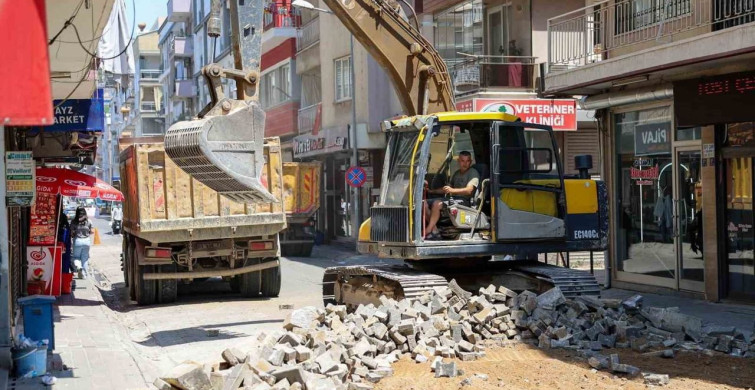 Efeler'de sıcak asfalt çalışmaları için yol yenileme başladı