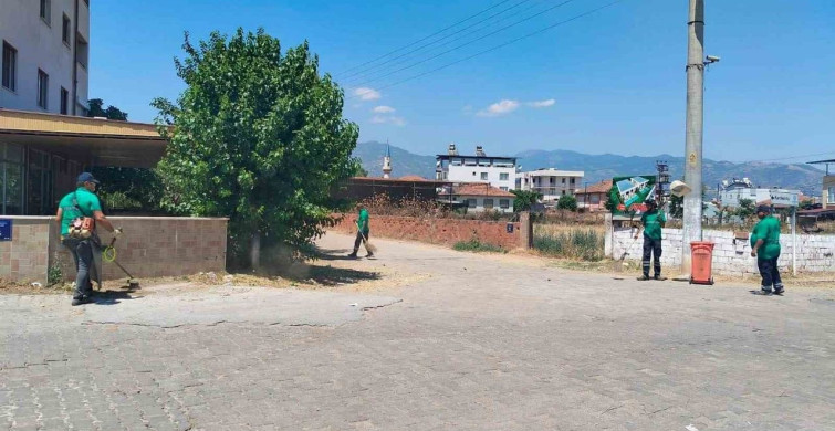 Efeler'de temizlik çalışmaları devam ediyor