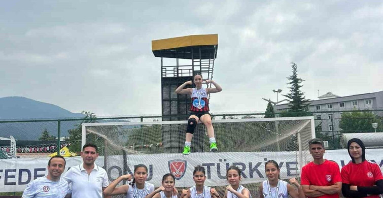 Ege yıldızları U16 Türkiye hokey 1’inci liginde Türkiye ikincisi oldu
