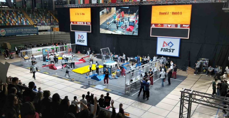 Ege'nin Genç Yetenekleri Robotik Yarışmada Büyüledi