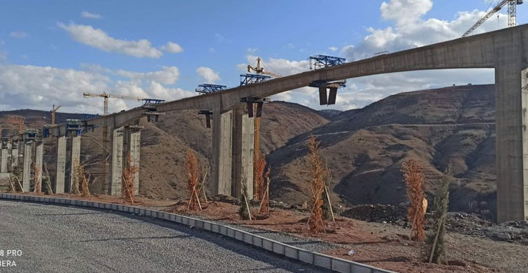 Eğiste Viyadüğü'nde Çalışmalar Tüm Hızıyla Devam Ediyor