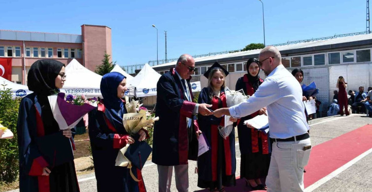 Eğitimin yaşı yok: 56 yaşında diploma aldı