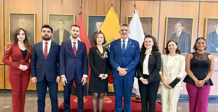 Ekvador'dan Türkiye Büyükelçisi Yalçın'a Onur Nişanı