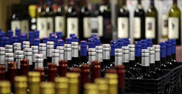 El Yapımı 1990 Litre Sahte Şarap Ele Geçirildi