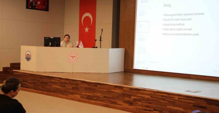 Elazığ Fethi Sekin Şehir Hastanesi personeline temizlik ve enfeksiyon kontrolü eğitimi