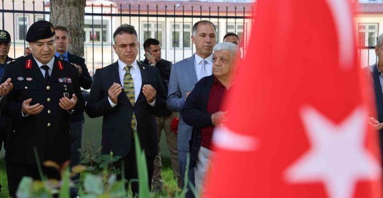 Elazığ Protokolü'nden Şehitliklere Anlamlı Ziyaret