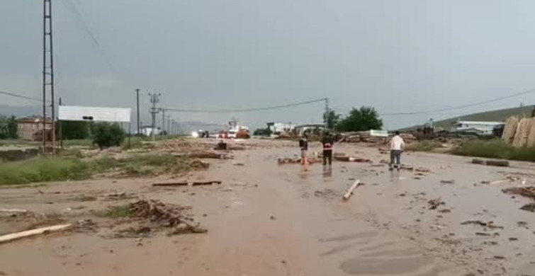 Elazığ-Tunceli Yolunda Sel Felaketi: Ulaşım Kesildi