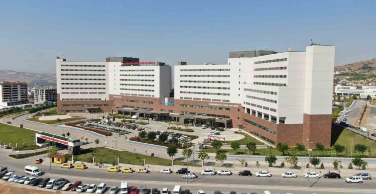Elazığ'da 3. kattan düşen 4 yaşındaki çocuk ağır yaralandı