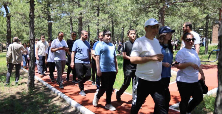 Elazığ'da Ailelerle Sağlıklı Yürüyüş Etkinliği