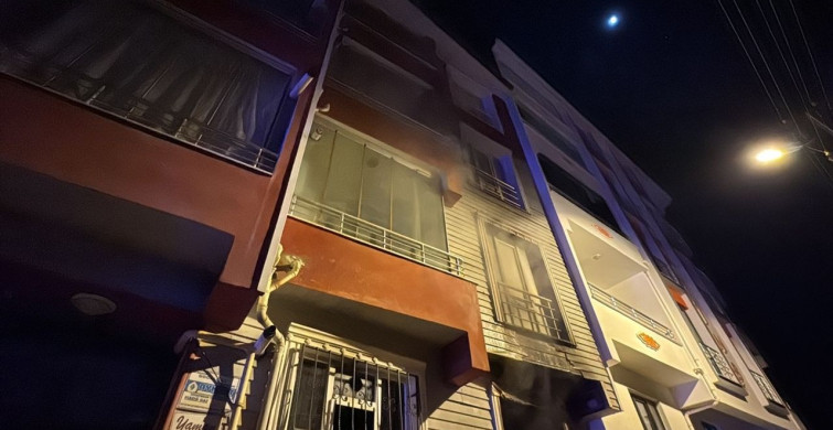 Elazığ'da Apartman Yangını: 2 Kişi Hastaneye Kaldırıldı
