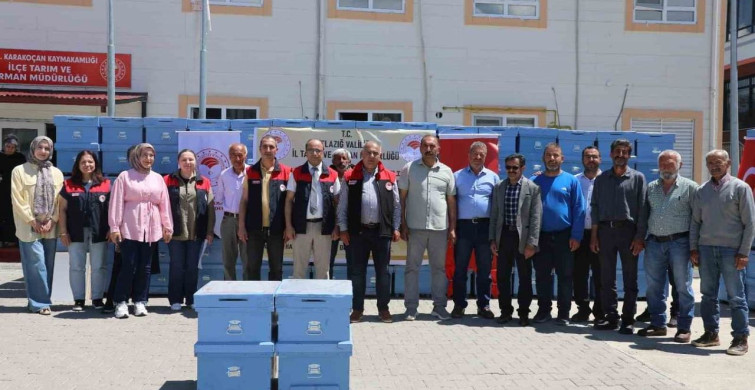 Elazığ'da Arı Yetiştiricilerine Kovan Desteği