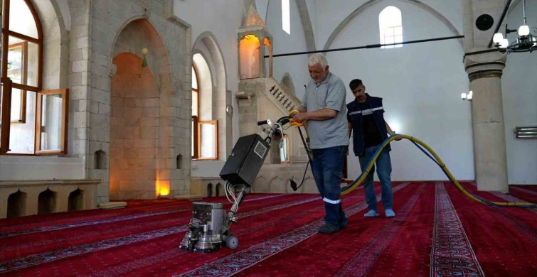 Elazığ'da Bayram Öncesi Camilerde Temizlik Seferberliği