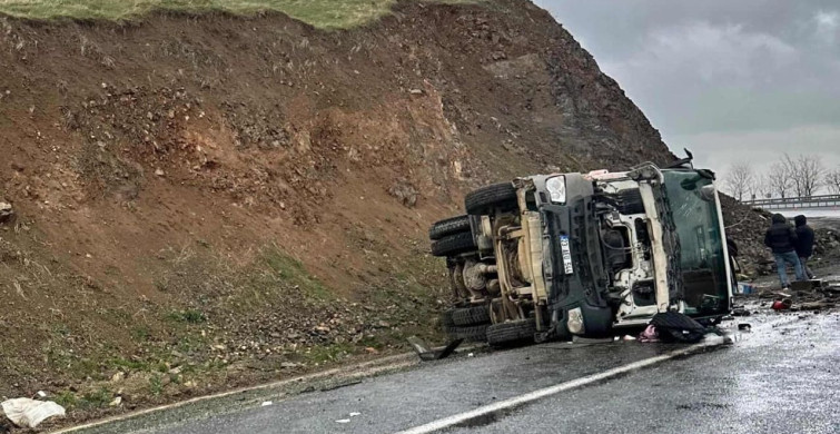 Elazığ'da Beton Pompası Yan Yattı: 1 Yaralı