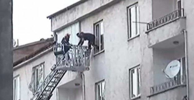 Elazığ'da Çökme Riski Olan Bir Bina Boşaltıldı!