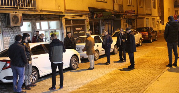 Elazığ’da Deprem Vatandaşları Sokağa Döktü