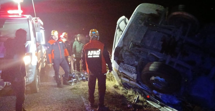 Elazığ'da Devrilen Kamyonun Sürücüsü Yaralandı