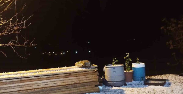 Elazığ'da Dolu Yağışı Hayatı Olumsuz Etkiledi