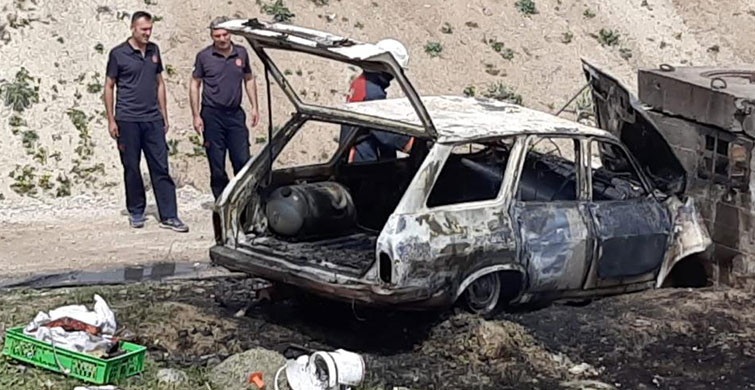 Elazığ’da Duvara Çarpan Otomobil Küle Döndü