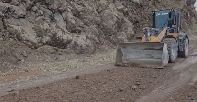 Elazığ'da Heyelan Sonrası Kapanan Köy Yolu Yeniden Ulaşıma Açıldı
