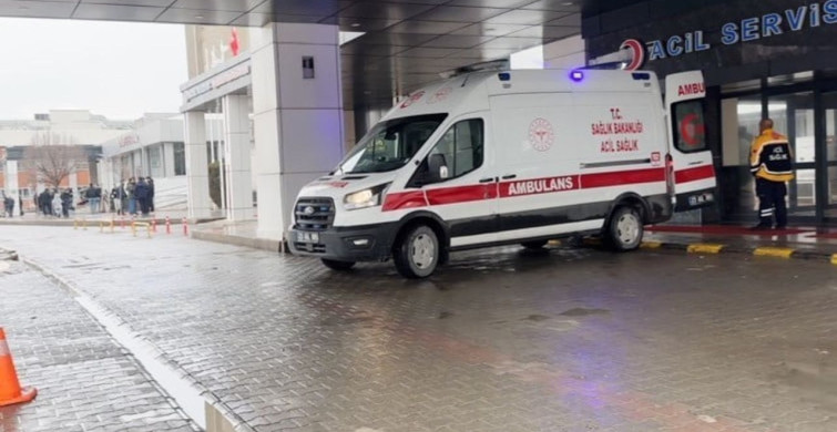 Elazığ'da İnşaat İskelesi Çöktü: 4 İşçi Yaralandı