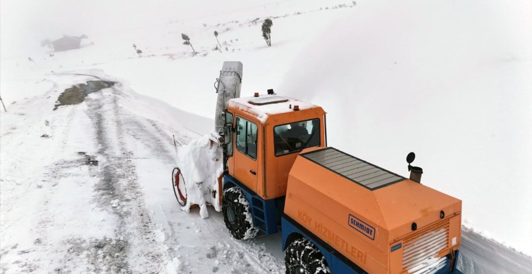 Elazığ'da Kar Nedeniyle Kapanan Köy Yolları Yeniden Ulaşıma Açıldı