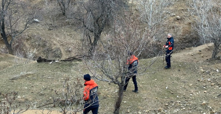 Elazığ'da Kayıp 74 Yaşındaki İbrahim Kaya İçin Arama Çalışmaları Devam Ediyor