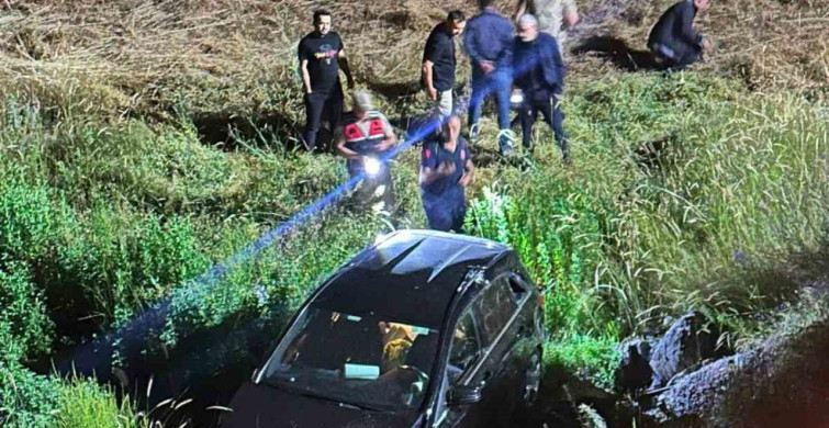 Elazığ'da kontrolden çıkan cip köprüden dereye uçtu: 3 yaralı