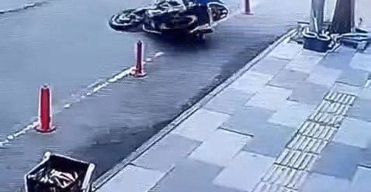 Elazığ’da Motosiklet Kazası Güvenlik Kamerasında