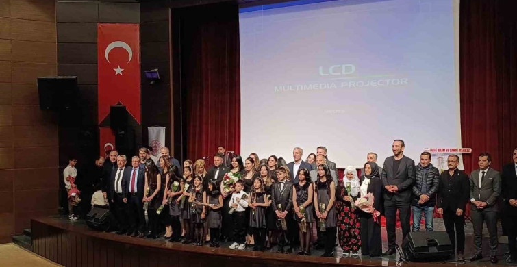 Elazığ'da Öğrenci, Veli ve Öğretmenlerden Oluşan Koro Büyüledi