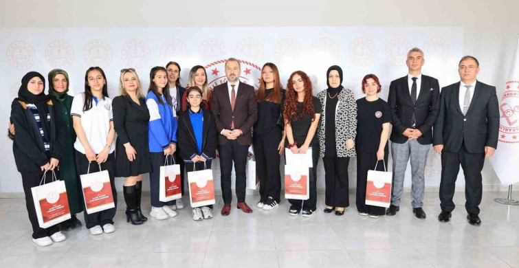 Elazığ'da Öğrenciler 15 Temmuz İçin Ödüllendirildi