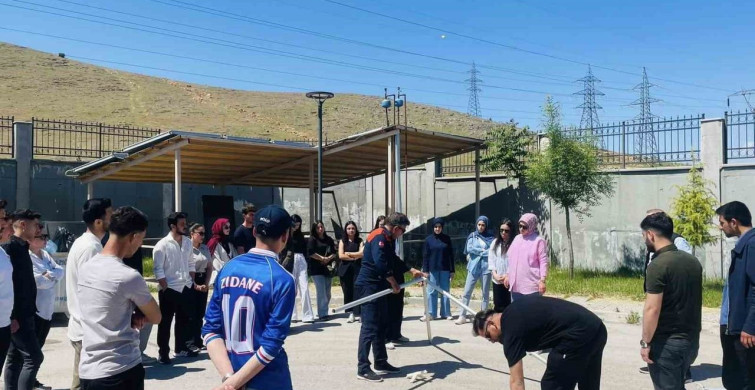 Elazığ'da Öğrencilere Çadır Kurma ve Yangın Eğitimi