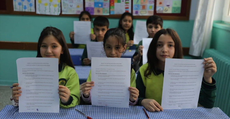 Elazığ'da Öğrencilerin Karan Zorbalığa Karşı Dostluk Sözleşmesi