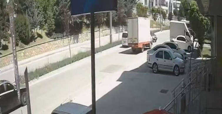 Elazığ'da otomobil kamyonetle çarpıştı, can kaybı yok