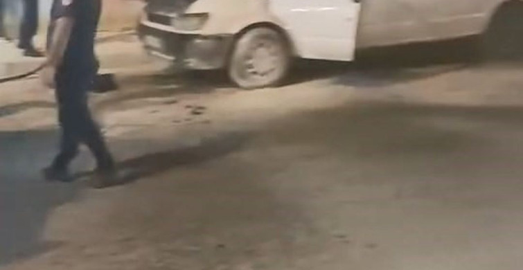 Elazığ'da seyir halindeki minibüste yangın