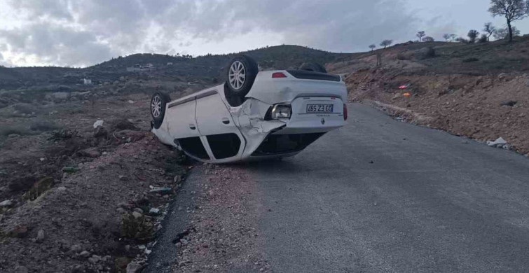 Elazığ'da Ters Dönen Otomobilin Sürücüsü Kaçtı
