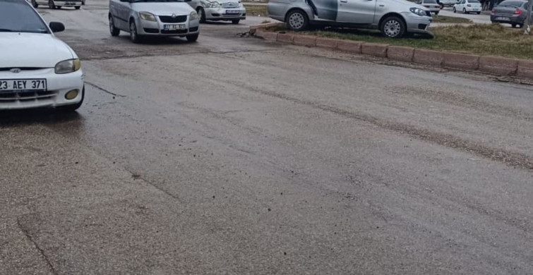 Elazığ'da Trafik Kazası: 3 Yaralı
